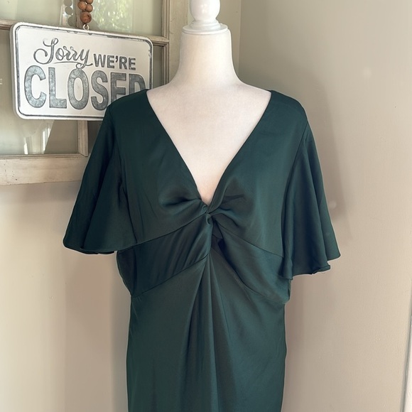 Showpo. AMARTINA MIDI V NECK TWIST BODICE FLUTTER SLEEVE DRESS FOREST GREEN NWT - Picture 8 of 16